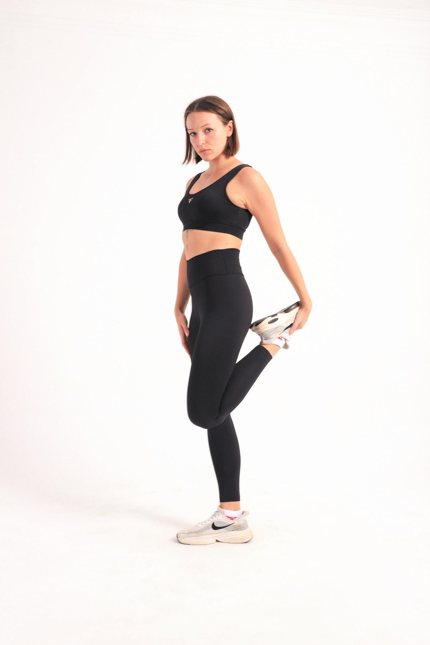 Black waistband basic sports bra