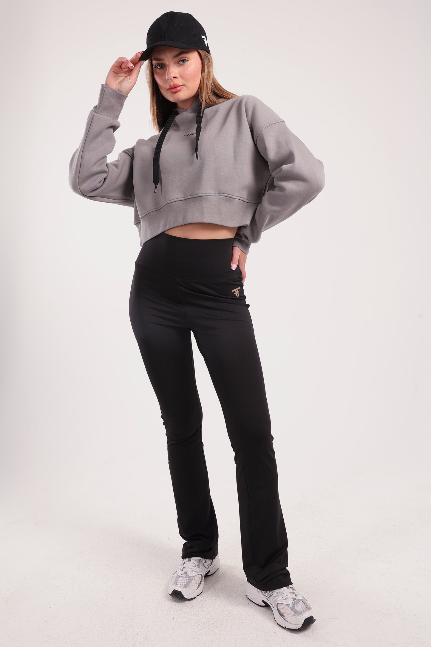 Boxy cropped basic hoodie in greige